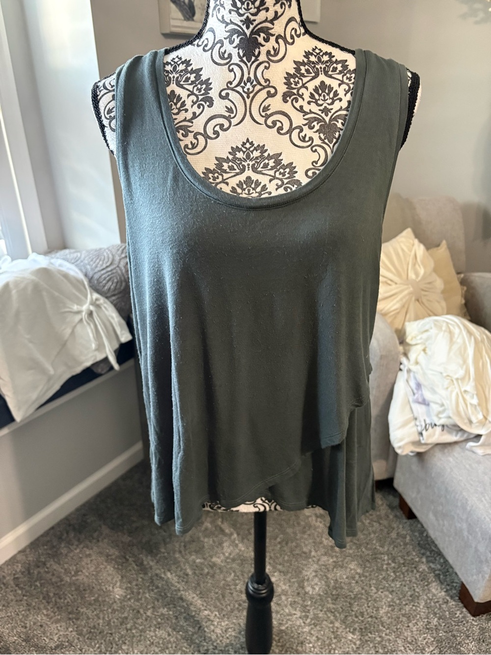 Women's Sleeveless Scoop Neck Tank Top - Green